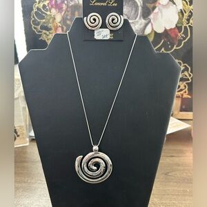 NWT necklace and earrings set